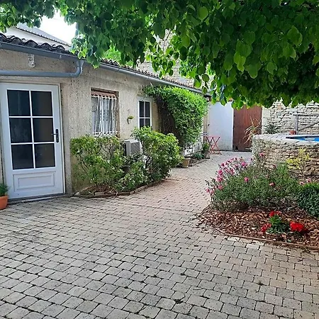 Le Clos Du Coteau Bed & Breakfast
