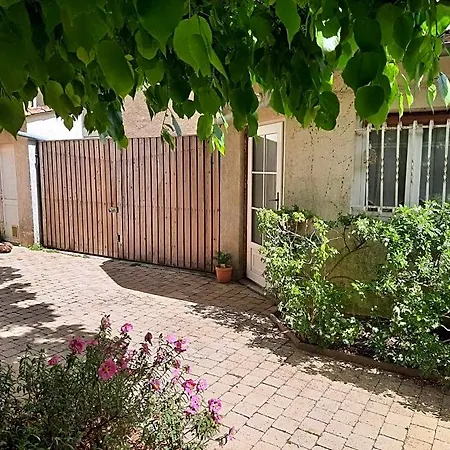 Le Clos Du Coteau Bed & Breakfast 3*